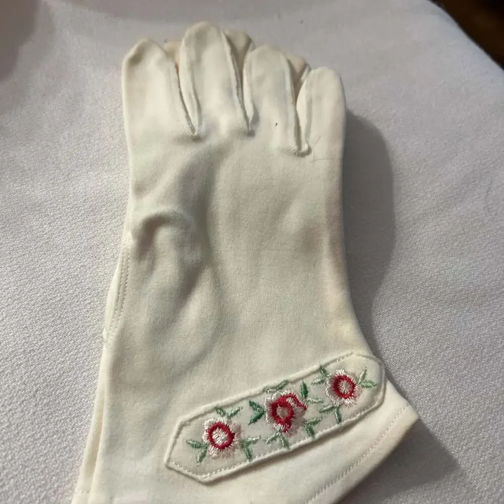 Vintage Hand Embroidered Cotton Gloves‎ with Floral Embroidery Accents